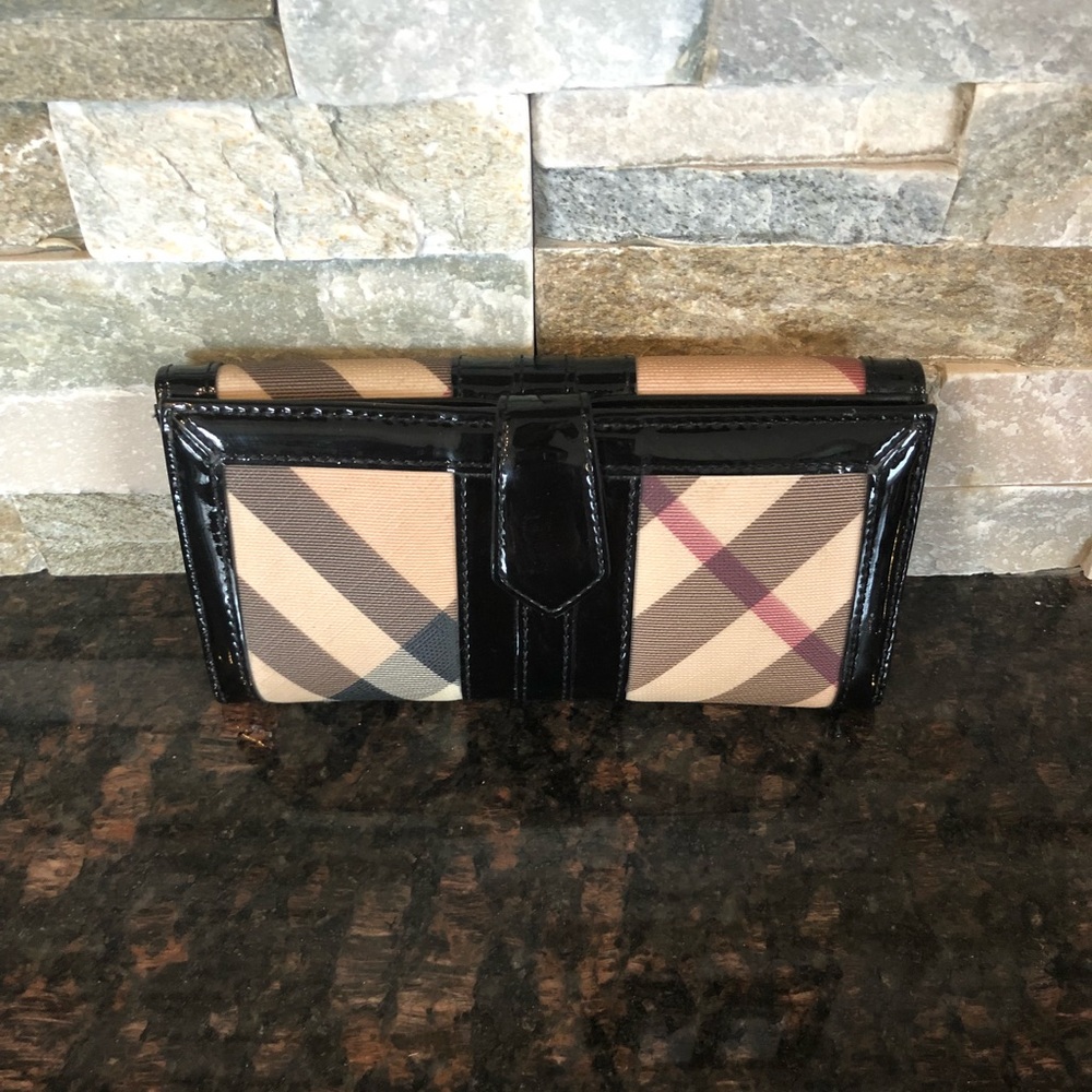 Burberry nova long continental check wallet